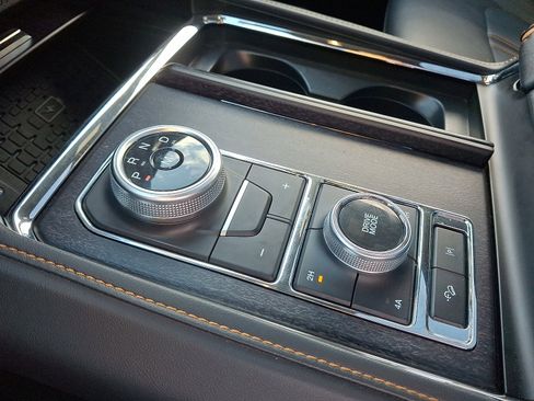 Certified 2024 Ford Expedition Platinum image 22