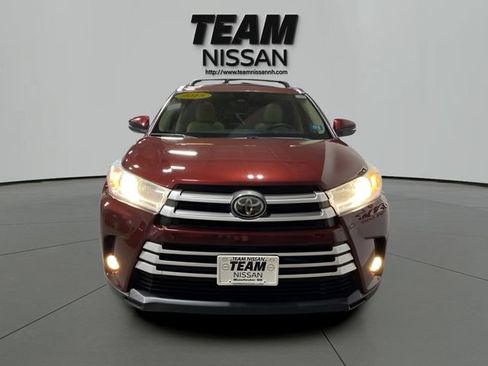 Used 2018 Toyota Highlander XLE AWD/4WD image 2