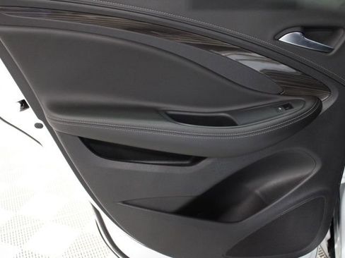 Used 2020 Buick Envision Essence image 19