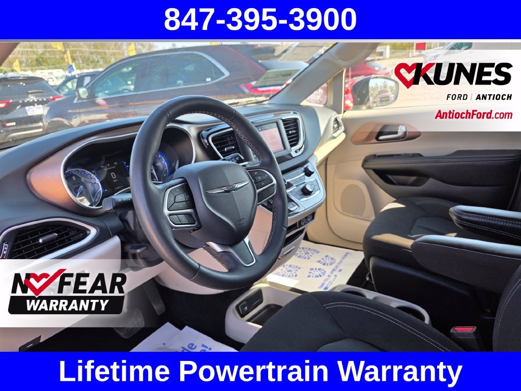 Used 2023 Chrysler Voyager LX FWD image 28
