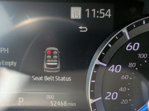 Used 2023 Toyota Highlander XLE FWD image 22
