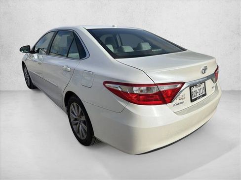 Used 2017 Toyota Camry XLE FWD image 3