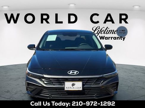 Certified 2025 Hyundai Elantra SE FWD image 2