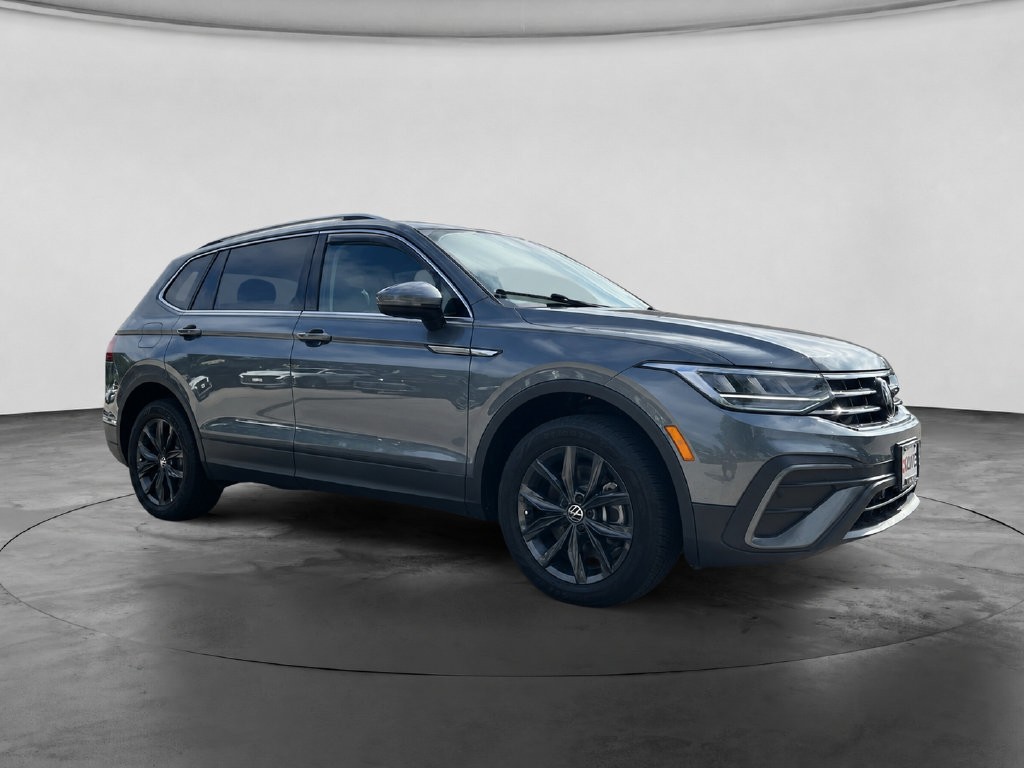 Used 2024 Volkswagen Tiguan SE FWD image 3