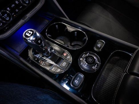 Used 2018 Bentley Bentayga image 39