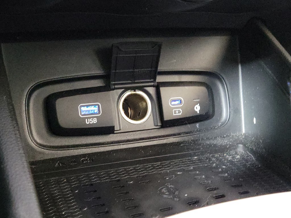 Used 2025 Hyundai Venue Limited FWD image 20