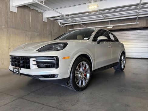 Certified 2024 Porsche Cayenne S AWD/4WD image 1