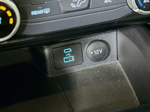 Used 2022 Ford Escape SE image 30