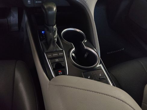 Used 2018 Toyota Camry XLE FWD image 26