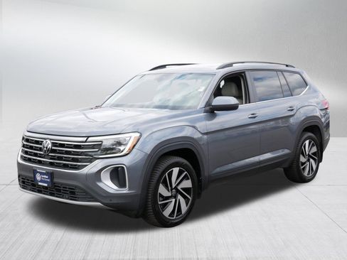 Certified 2024 Volkswagen Atlas SE w/ Panoramic Sunroof Package AWD/4WD image 3