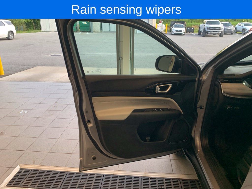 Used 2023 Jeep Compass Limited AWD/4WD image 11