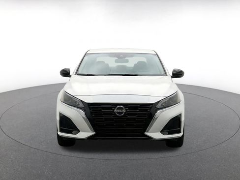 Used 2025 Nissan Altima 2.5 SV FWD image 2