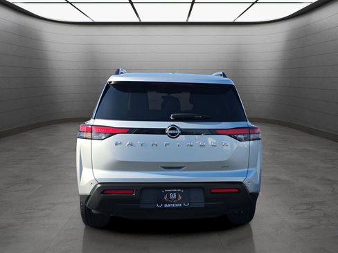 Used 2025 Nissan Pathfinder SV image 4