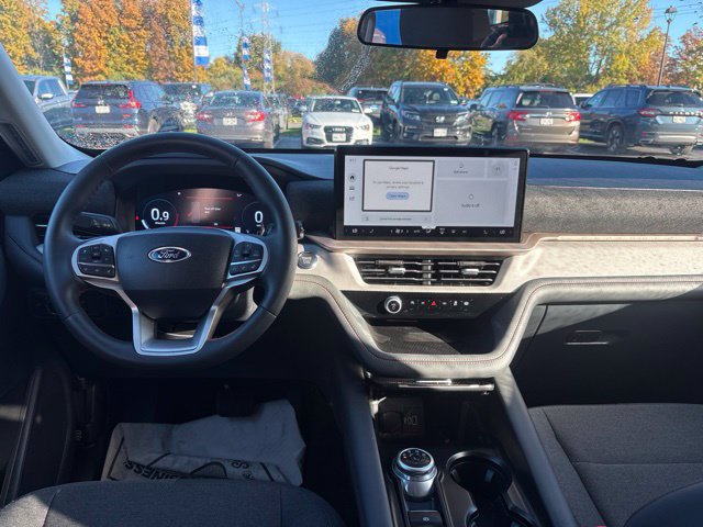 Used 2025 Ford Explorer Active AWD/4WD image 7