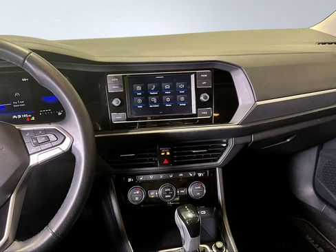 Used 2023 Volkswagen Jetta SE image 9