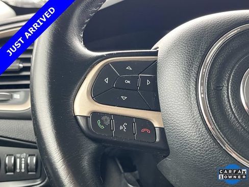 Certified 2017 Jeep Renegade Latitude FWD image 27