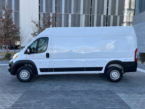 Used 2025 RAM ProMaster 2500 w/ Convenience Group image 10