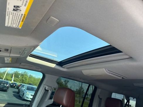 Used 2019 Chevrolet Suburban Premier w/ Premier Plus Edition AWD/4WD image 32