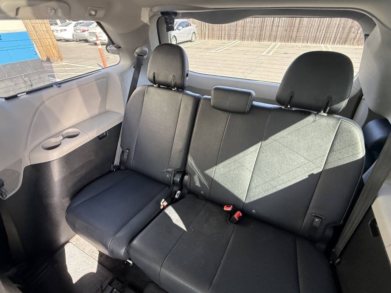 Used 2015 Toyota Sienna SE FWD image 16