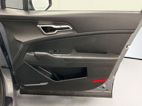 Used 2025 Kia Sportage LX image 32