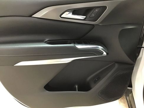 Used 2025 Chevrolet Traverse LT image 15