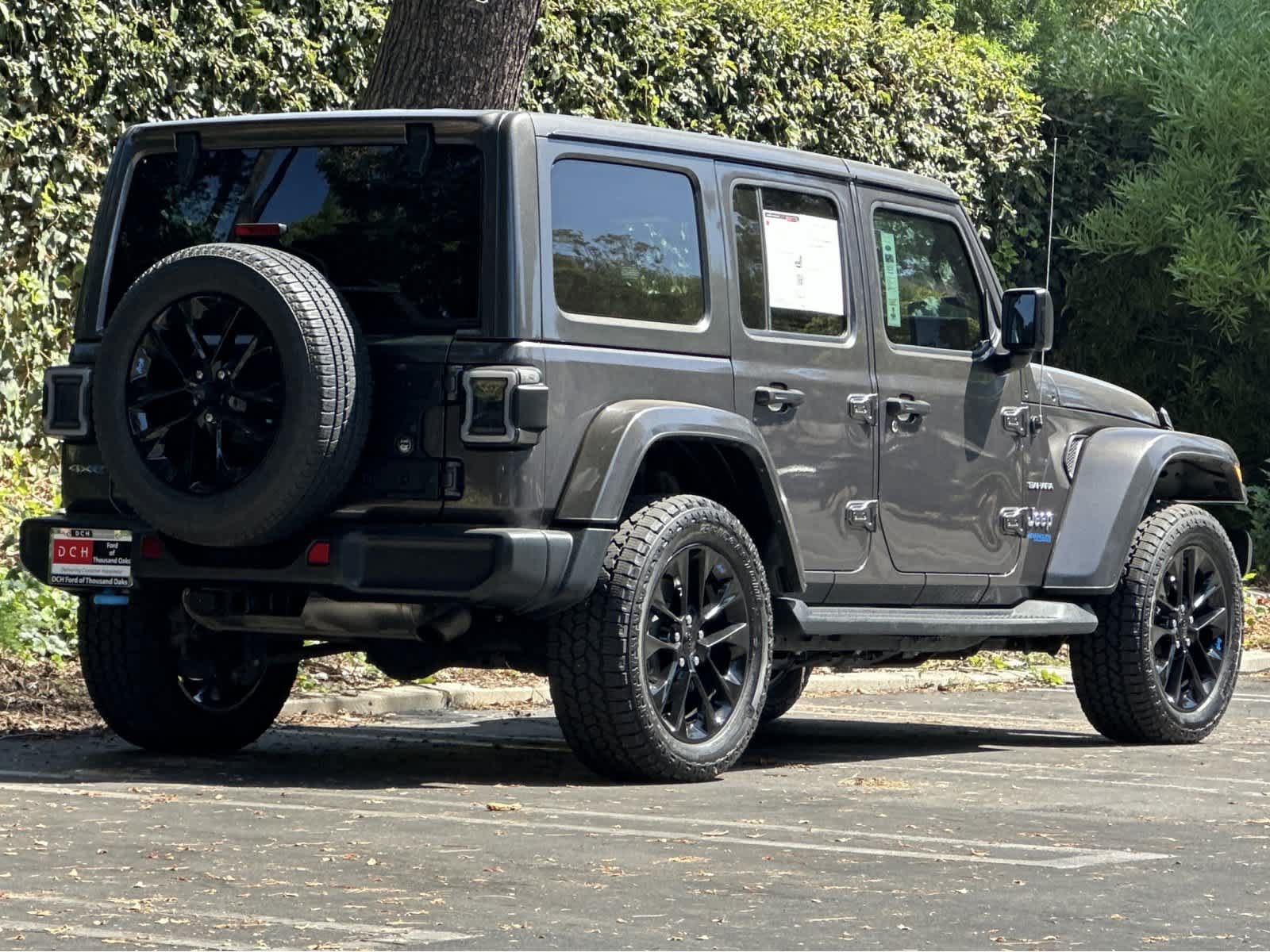 Used 2022 Jeep Wrangler Unlimited Sahara AWD/4WD image 2