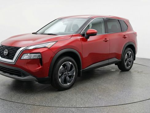 Used 2025 Nissan Rogue SV image 3