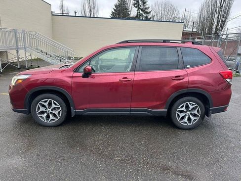Used 2019 Subaru Forester Premium w/ All-Weather Package image 4