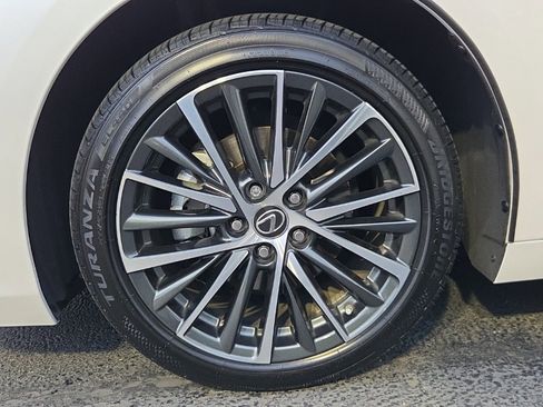 Certified 2024 Lexus ES 350 w/ Premium Package image 28