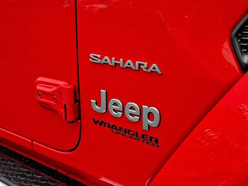 Used 2019 Jeep Wrangler Unlimited Sahara AWD/4WD image 29