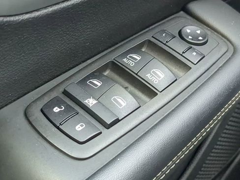 Used 2024 Chrysler Pacifica Touring image 23