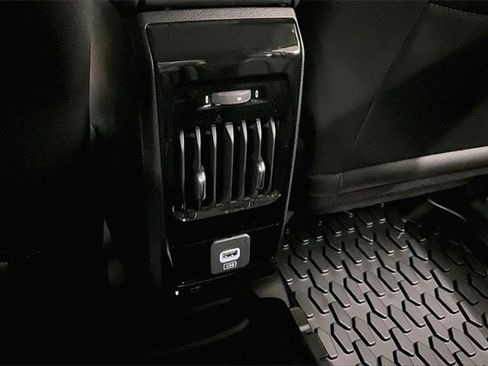 Used 2022 Jeep Compass Latitude image 27