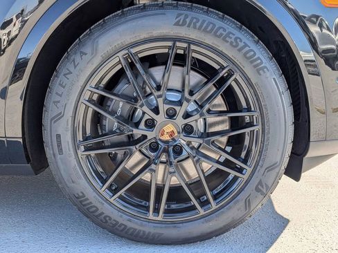 Certified 2025 Porsche Cayenne E-Hybrid AWD/4WD image 12