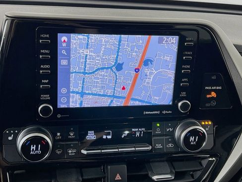 Used 2021 Toyota Highlander XLE image 13