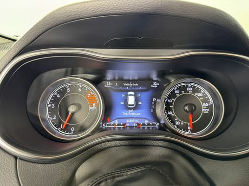 Used 2019 Jeep Cherokee Trailhawk w/ Cold Weather Group AWD/4WD image 14