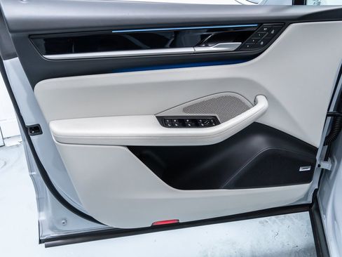 Used 2025 Porsche Macan 4 Electric image 22