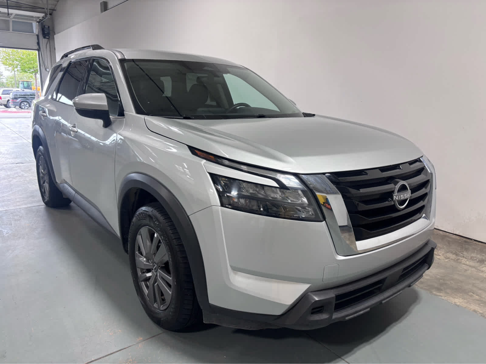Used 2025 Nissan Pathfinder SV AWD/4WD image 5