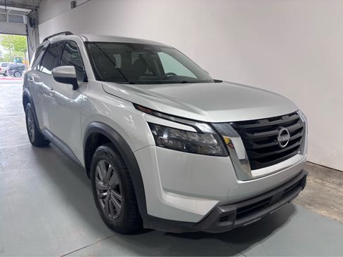 Used 2025 Nissan Pathfinder SV AWD/4WD image 5