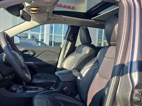 Used 2022 Jeep Cherokee Limited image 8