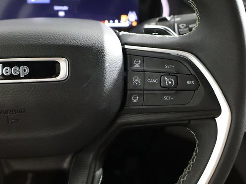 Used 2024 Jeep Grand Cherokee Laredo X RWD image 10