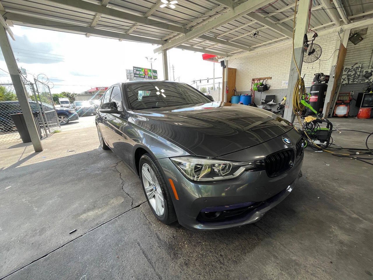 Used 2018 BMW 330i Sedan RWD image 3