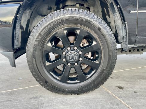 Used 2019 RAM 2500 Big Horn w/ Black Appearance Package image 9