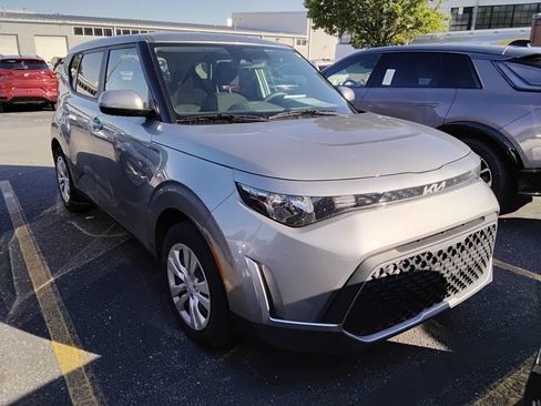 Used 2024 Kia Soul LX FWD image 3