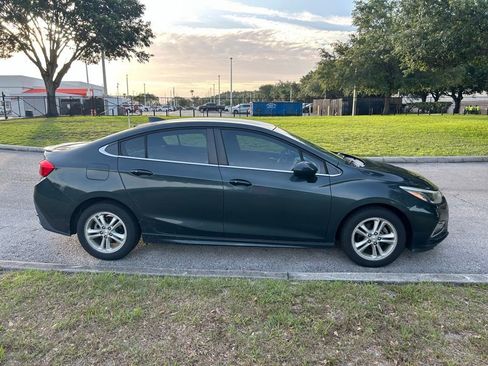 Used 2018 Chevrolet Cruze LT w/ Convenience Package FWD image 7