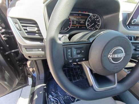 Used 2023 Nissan Rogue SV AWD/4WD image 41