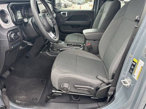 Used 2025 Jeep Wrangler Unlimited Sahara w/ Safety Group image 9