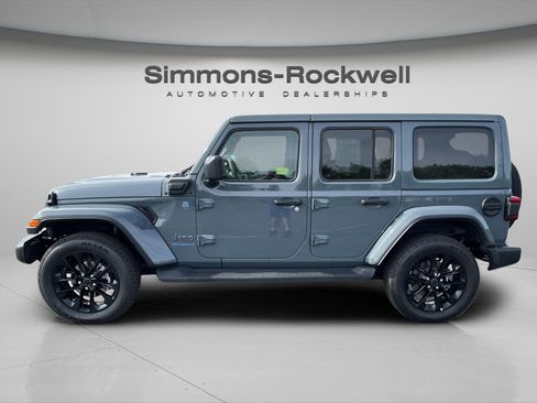 Used 2025 Jeep Wrangler Unlimited Sahara AWD/4WD image 2