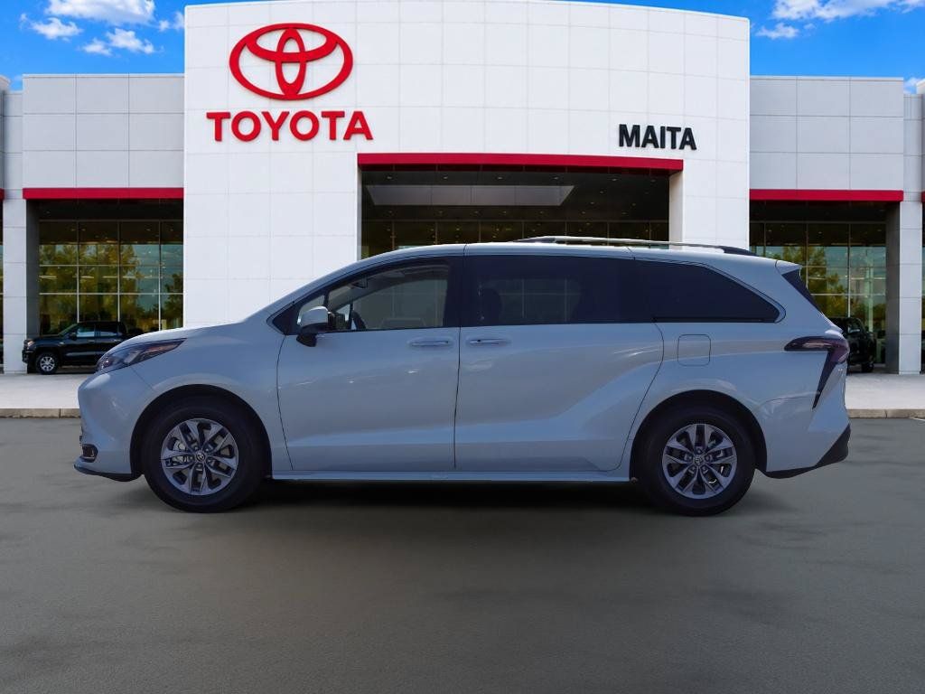 Certified 2026 Toyota Sienna XLE FWD image 7