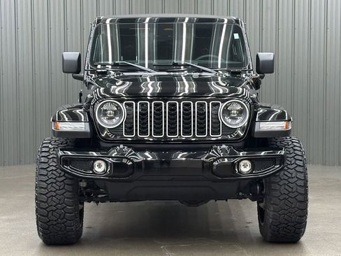 Used 2025 Jeep Wrangler Unlimited Sahara w/ Safety Group AWD/4WD image 8