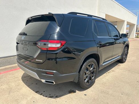 Used 2025 Honda Pilot Touring image 7